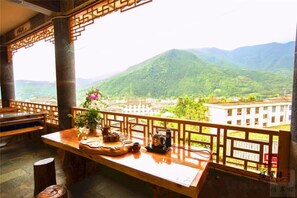 Outdoor dining - Jizushan Funinglou Boutique Inn (Binchuan)