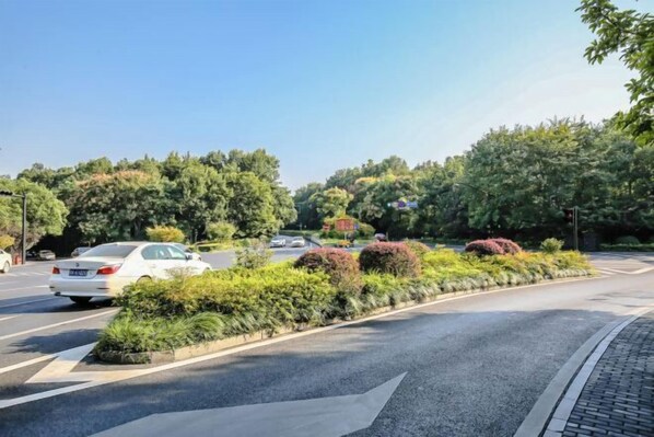 Property grounds - Hangzhou Lanyu Maitian Inn (Xihu Lingyin Branch) (Hangzhou)