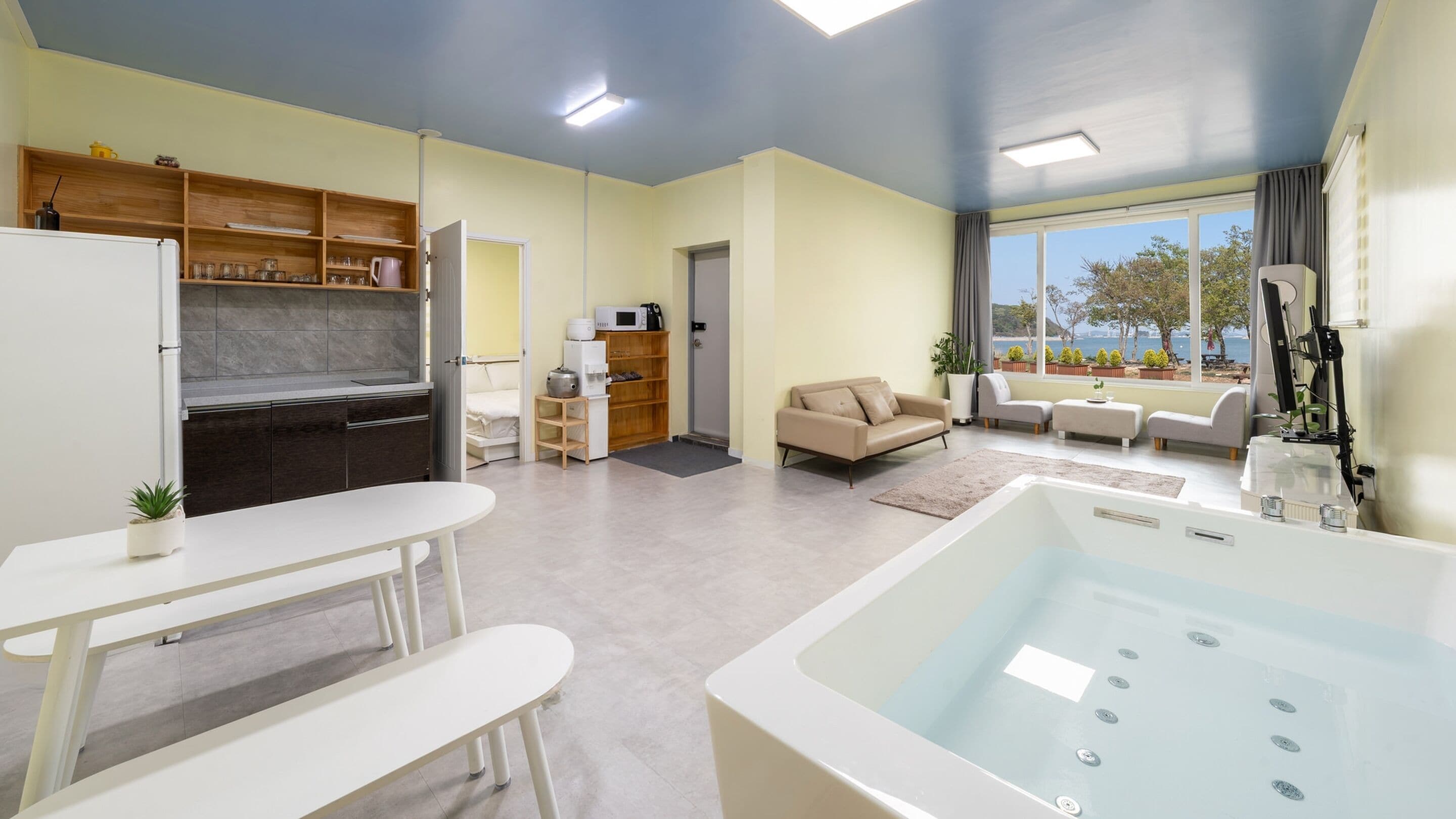 Basic Room, 1 Bedroom (room 101(Ocean view / Spa / Pet)) | 1 bedroom, free WiFi