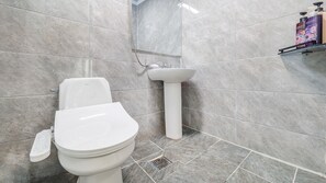 Basic Room, 1 Bedroom (room 201(Ocean view / Spa / Pet)) | 1 bedroom, free WiFi - Yeongheungdo Sunset Spa Pension (Incheon)