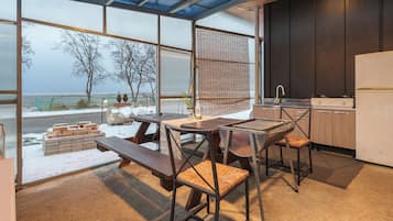 Basic Room, 1 Bedroom (room 101(Ocean view / Spa / Pet)) | 1 bedroom, WiFi (free)