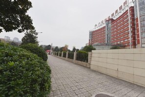 Khuôn viên nơi lưu trú