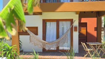Chambre Luxe avec lits jumeaux, véranda, vue piscine | Terrasse/Patio