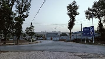 المنشأة من الخارج