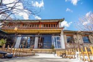 Exterior - Cozy Mountain Inn (Shangri-La)