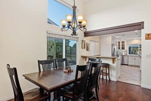Dining - Pool, A/C, fire pit, views of Cowles Mountain - Hemingway Heaven with a pool! (San Diego)