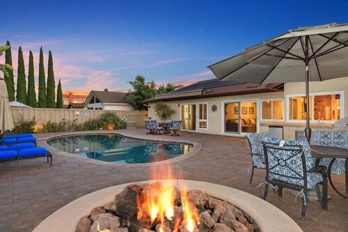 Pool, A/C, fire pit, views of Cowles Mountain - Hemingway Heaven with a pool!