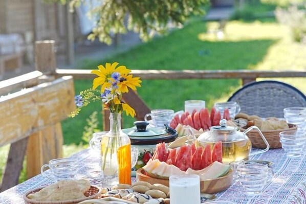 Outdoor dining