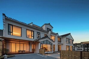 المنشأة من الخارج