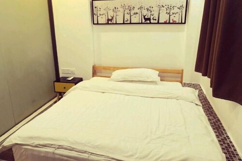 Style Theme Hotel (Fuyang Normal University West Lake Campus)