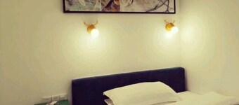 Style Theme Hotel (Fuyang Normal University West Lake Campus)