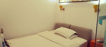 Style Theme Hotel (Fuyang Normal University West Lake Campus)