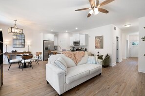 Smart TV, books, offices - Downtown Acworth! (Acworth)