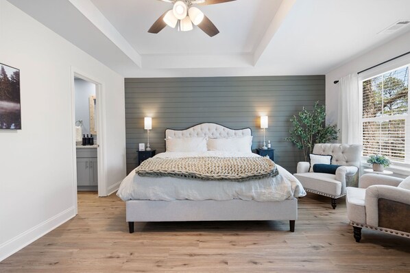 3 bedrooms, desk, iron/ironing board, free WiFi