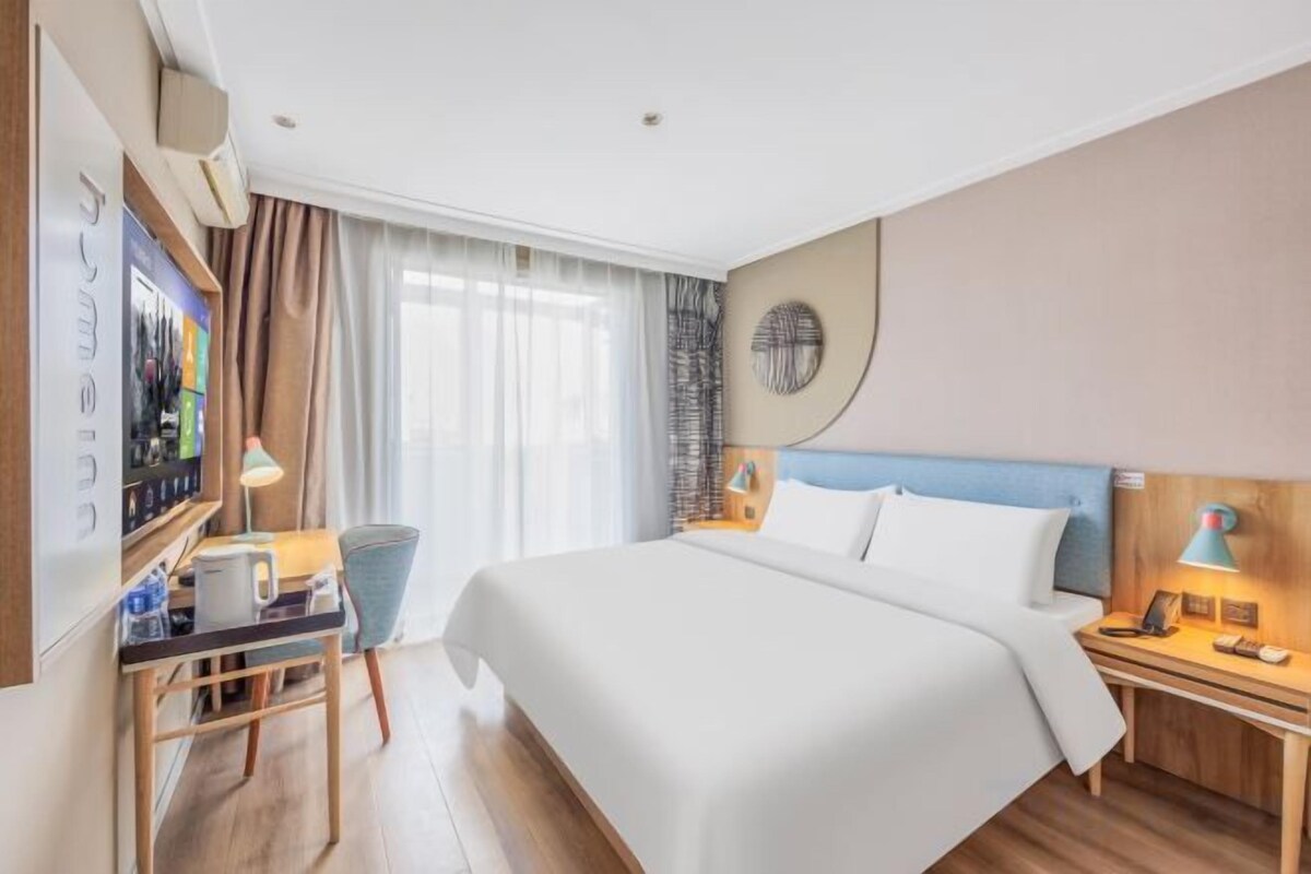 Business Queen Room