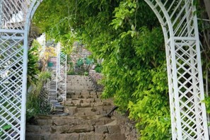 Exterior - Dali Nuan Nuan Ying Jing Cliff Sea View Hotel (Dali)