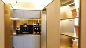 A compact kitchen with modern appliances, including a coffee machine and a microwave. - HanTing Hotel (Tianjin Railway Station Italian Style Street) (Tianjin)