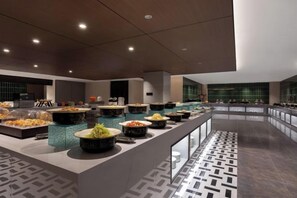 A buffet setup with various food items and a modern interior design. - Fugang Hotel(Xuchang College High Speed Rail East Station Store) (Xuchang)