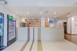 Ảnh chưa phân loại, 2 trong số 28 ảnh, nút