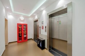 Interior - Motel (The Bund, Qipu Road, Tiantong Road Metro Station) (Shanghai)
