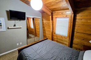 2 bedrooms, desk, iron/ironing board, travel cot