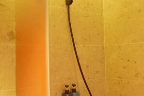 Bathroom - Yihao Hotel (Urumqi Toutunhe Tianhengji Branch) (Urumqi)