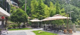 Mingjing Mountain House on the halfway of Hengshan Mountain