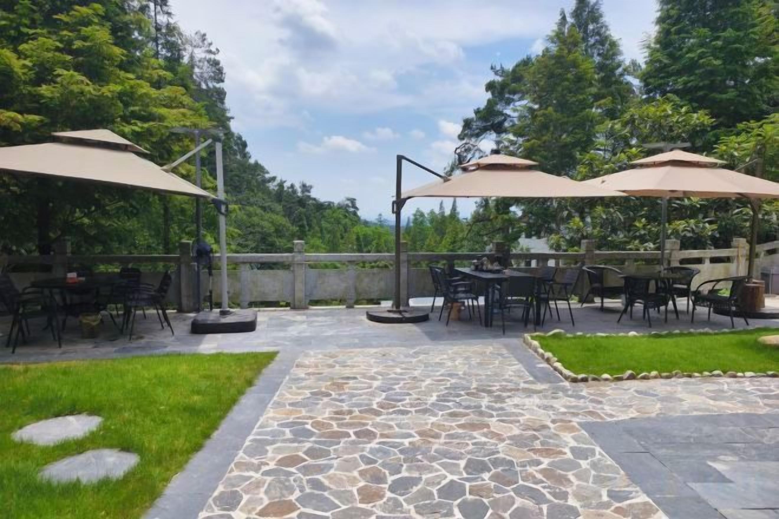Tempat makan luar