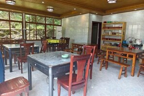 Dining - Mingjing Mountain House on the halfway of Hengshan Mountain (Hengyang)