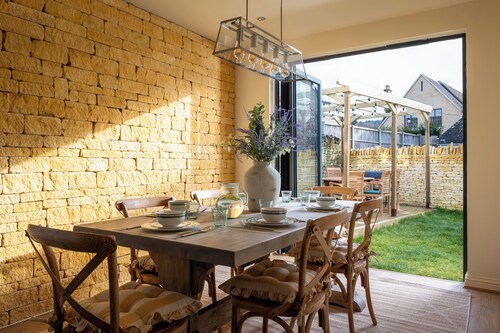 Broadway Country Chic Cottage