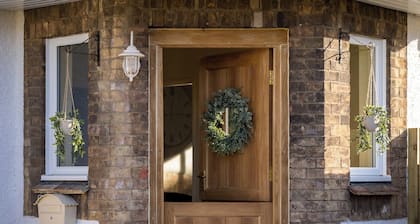 Broadway Country Chic Cottage