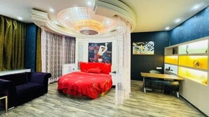 A modern bedroom with a curved ceiling, a bed with red bedding, a desk, and a chair. - Hebi Diamond Fashion Hotel (Changfeng Road Dwang Square Branch) (Hebi)