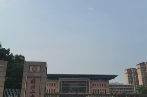 A building with a sign that reads 'Hotel'.