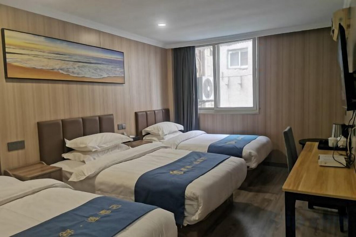 Cozy Triple Room