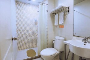 Bathroom - Homeinn Pebble Hotel (Qingdao North Station Licun Pedestrian Street) (Qingdao)