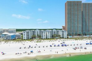 On the beach - BEACHFRONT RESORT, FAMILY FRIENDLY, TOP AMENITIES (Orange Beach)