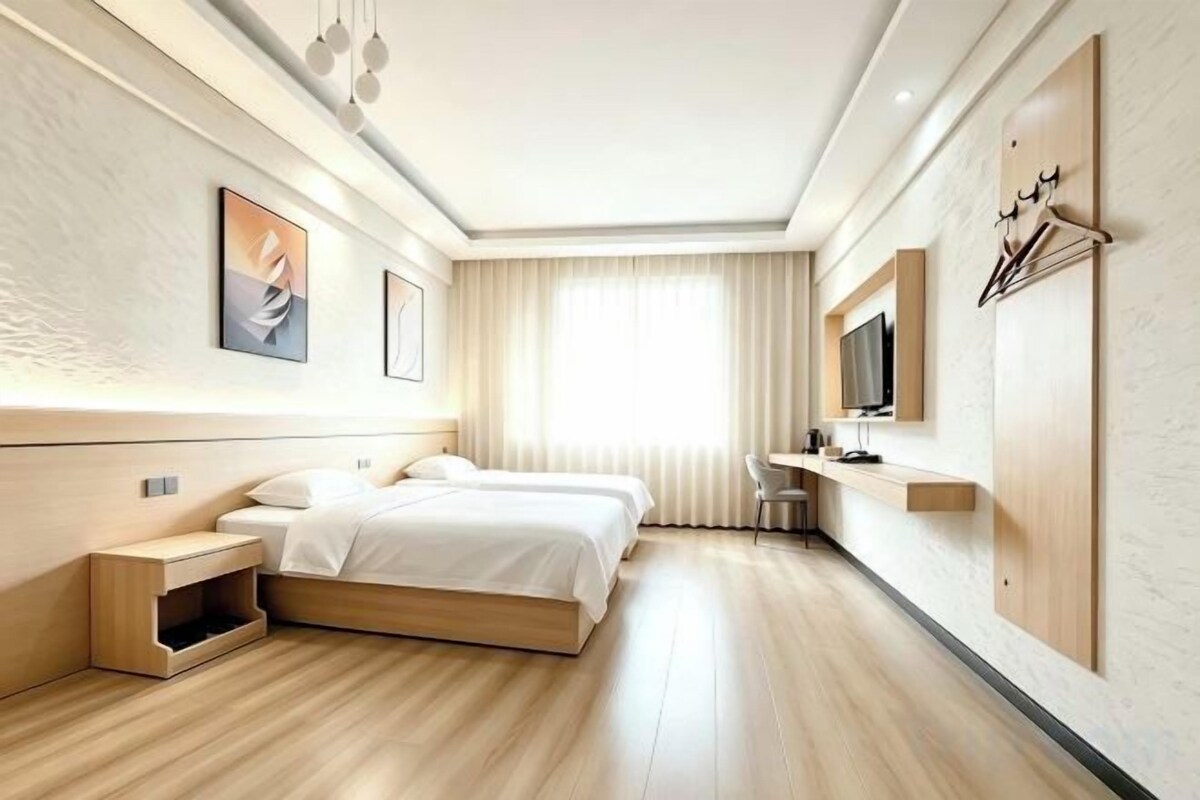 Mountain View Luxury Twin Room (Spacious Layout & Dry-Wet Separation Bathroom)