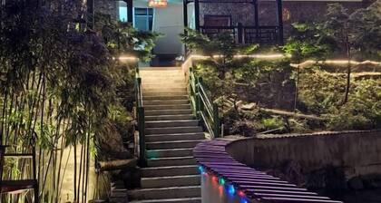 Shuimoting Xibiancheng Inn