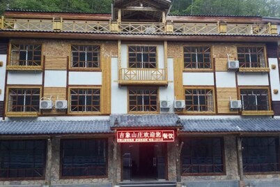 Jixiang Mountain Villa Shennongjia