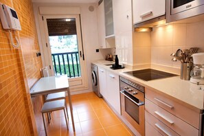 Fridge, microwave, oven, coffee/tea maker - La Atalaya de Posada (Posada De Llanes)