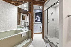Shower, hair dryer, shampoo - Abode at Highpoint, private hot tub, pool table, mountain retreat (Park City)