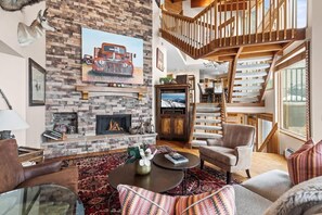 Smart TV, fireplace, offices - Abode at Highpoint, private hot tub, pool table, mountain retreat (Park City)