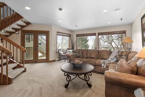 Smart TV, fireplace, offices
