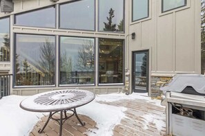 Outdoor dining - Abode at Highpoint, private hot tub, pool table, mountain retreat (Park City)