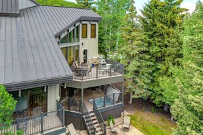 Terrace/patio - Abode at Highpoint, private hot tub, pool table, mountain retreat (Park City)