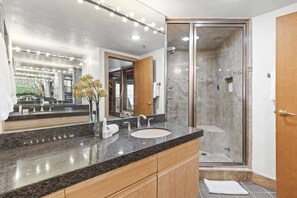 Shower, hair dryer, shampoo - Abode at Highpoint, private hot tub, pool table, mountain retreat (Park City)