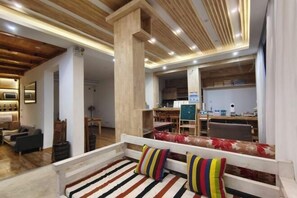 Lobby lounge - HillSea Green Holiday Inn , Dali (Dali City)