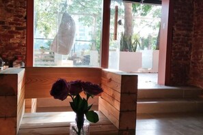 Interior - Goose city story (Baise)