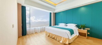 Yongkang Hotel Collection (Ganzi Airport Avenue Luobulin Square Branch)