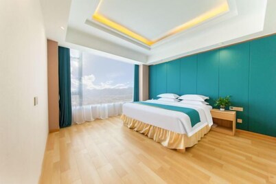 Yongkang Hotel Collection (Ganzi Airport Avenue Luobulin Square Branch)